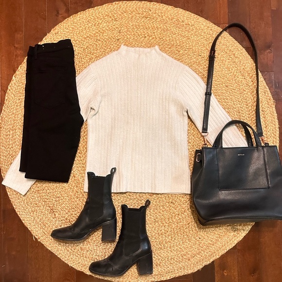 Uniqlo Sweater - Picture 5 of 5